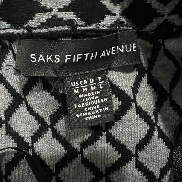 Saks Fifth Avenue Medium Black and White Geo Print Cotton Blend Sweater Y1 - Picture 4 of 5